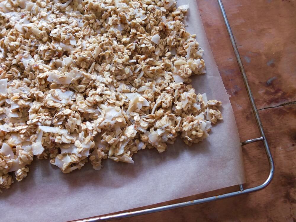 Zubereitung Paleo Knuspermüsli (Kokos-Nuss-Granola) - La Crema Patisserie Foodblog Backblog