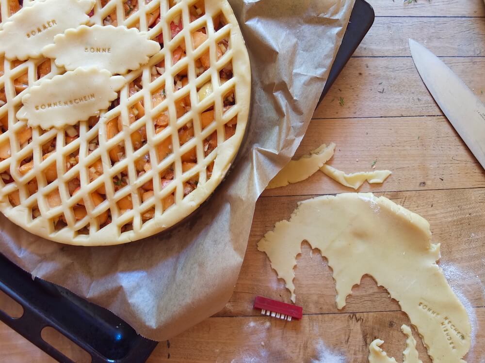 Zubereitung Aprikosentarte mit Ingwer, Thymian und Mandeln - La Crema Patisserie Foodblog Backblog