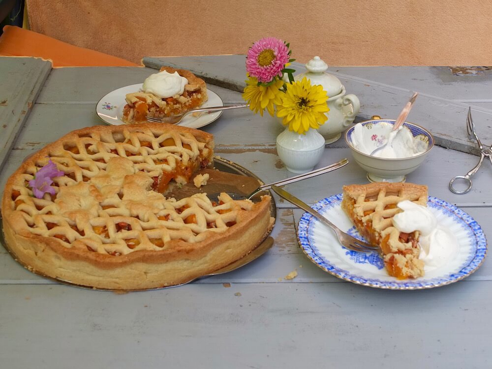 Aprikosentarte mit Ingwer, Thymian und Mandeln - La Crema Patisserie Foodblog Backblog