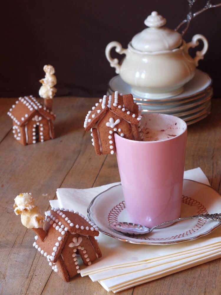 Mini Lebkuchenhäuschen für den Tassenrand | La Crema Patisserie Food- und Backblog