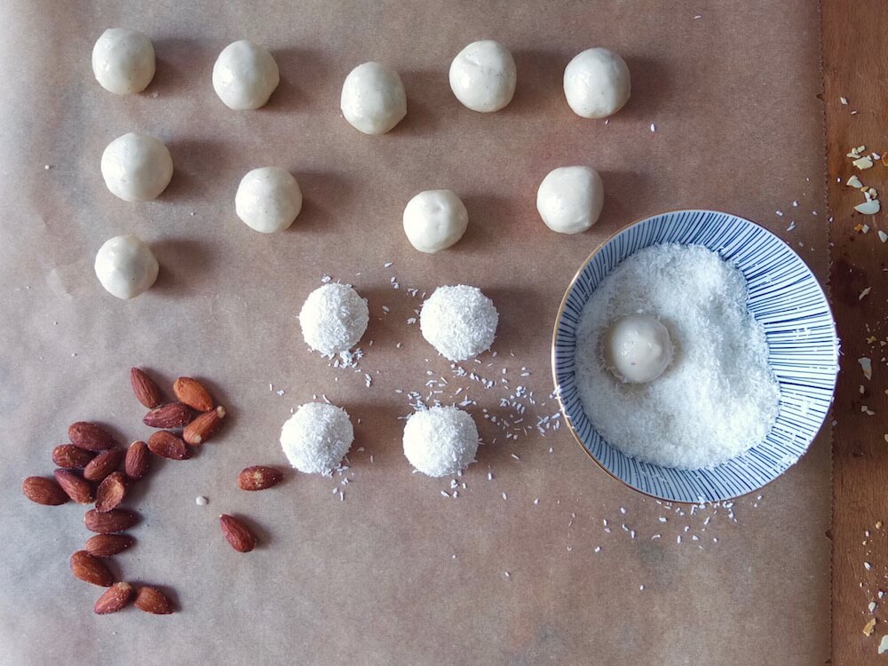 Zubereitung der Paleo Pralinen | La Crema Patisserie Food- und Backblog