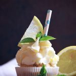 Zitronen Cupcakes mit frischen Gartenkräutern | Rezept