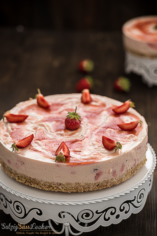 No Bake Erdbeer-Passionsfrucht-Cheesecake | Rezept
