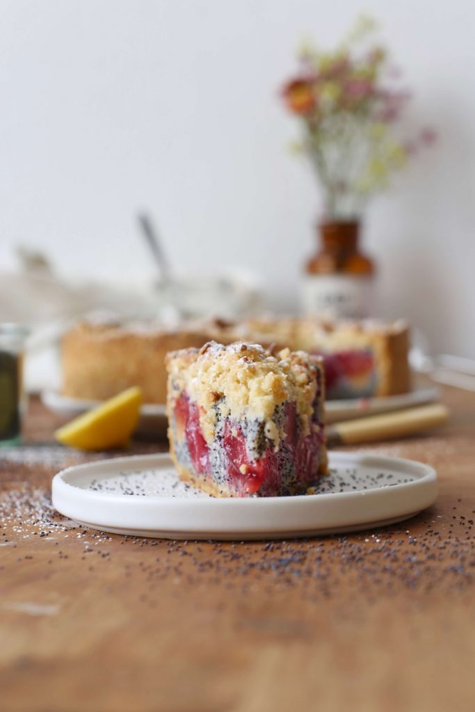 Mohn-Pflaumen-Kuchen mit Marzipanstreuseln – La Crema