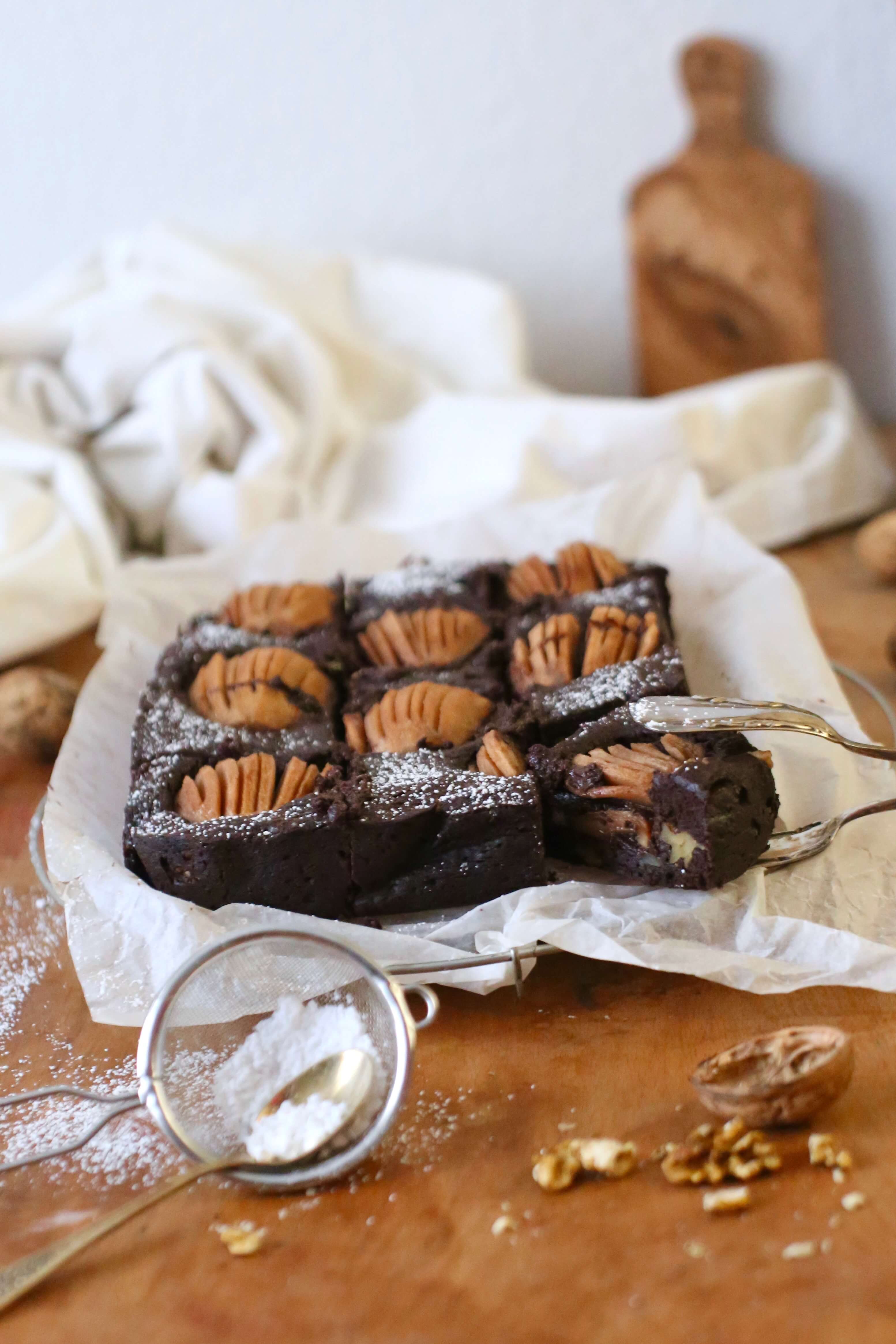 Walnuss Brownies mit Birnen | Rezept