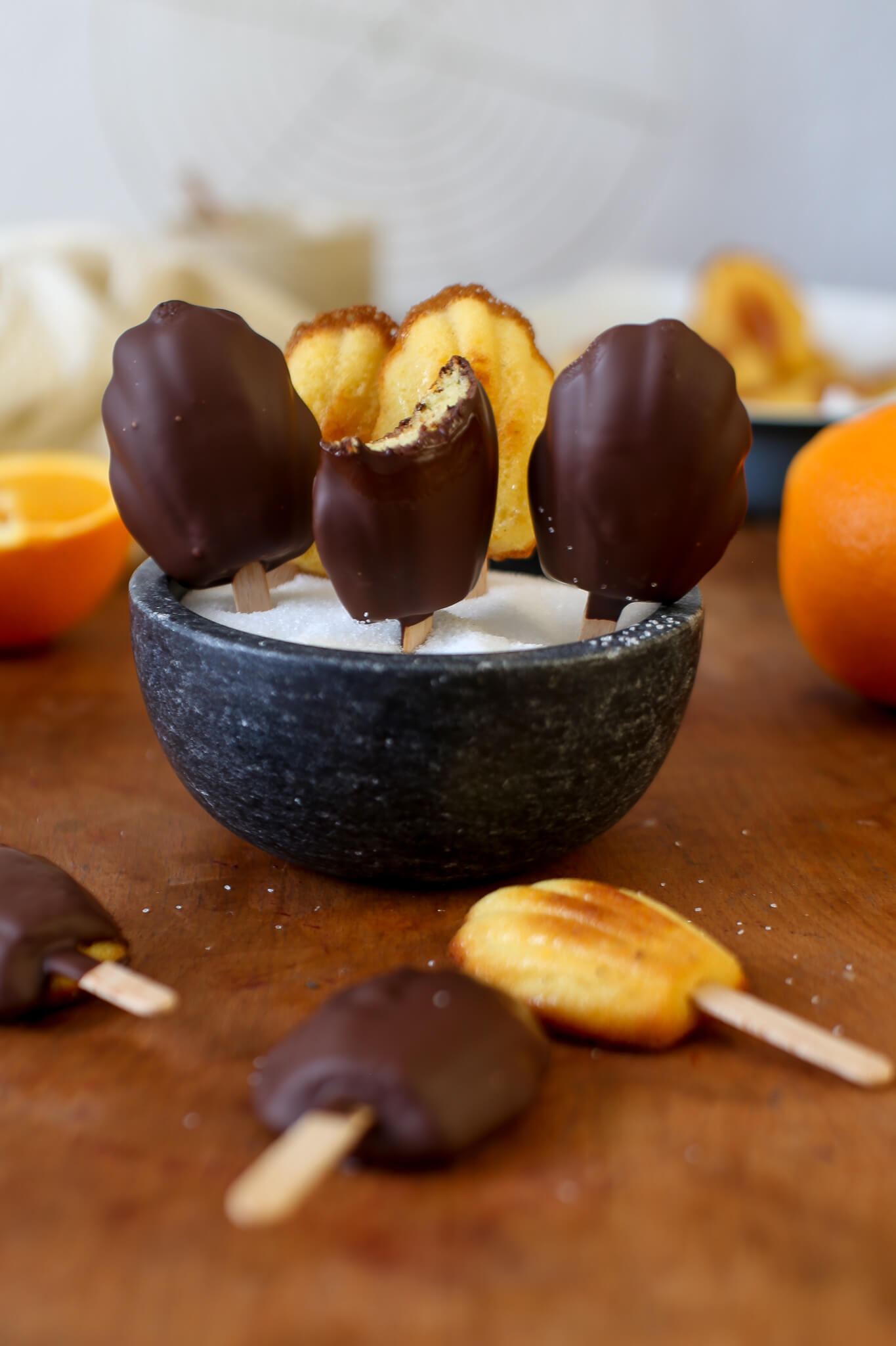 Orangen-Schokoladen-Madeleines am Stiel | Rezept