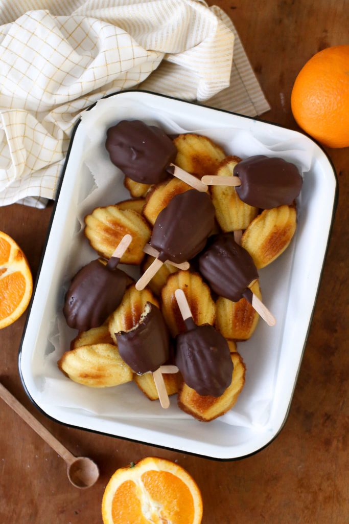 Orangen-Schokoladen-Madeleines am Stiel | Rezept
