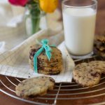 Österliche Chocolate Chip Cookies mit Meersalz | Rezept