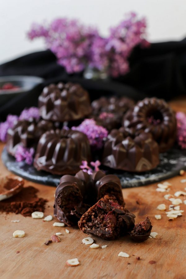 Haselnuss Schoko Mini Gugelhupf mit Kirschen | glutenfrei &amp; lactosefrei ...
