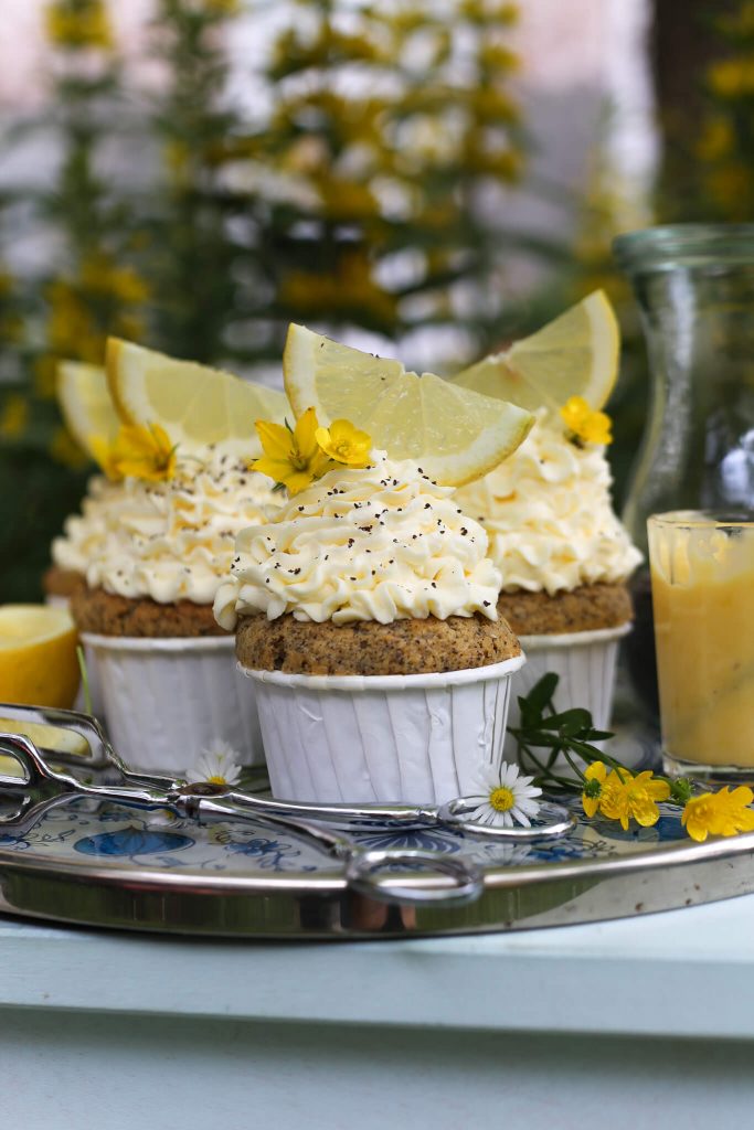 Zitronen-Mohn-Cupcakes mit Lemon Curd – La Crema