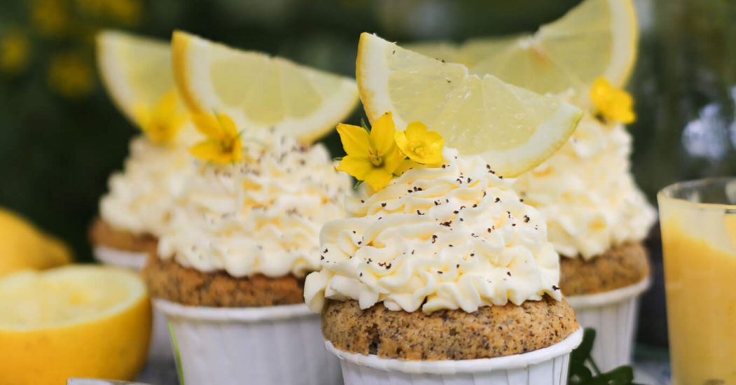 Zitronen-Mohn-Cupcakes mit Lemon Curd
