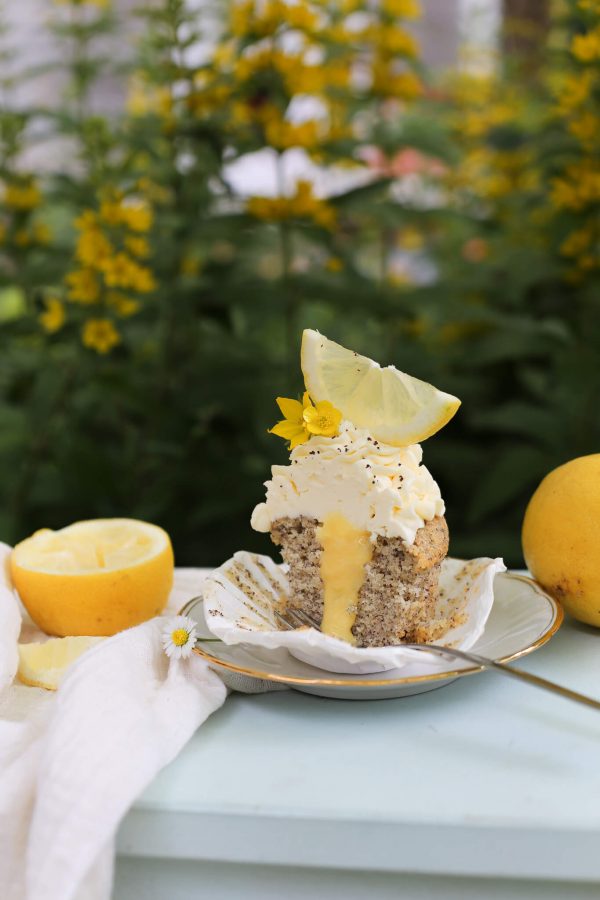 Zitronen-Mohn-Cupcakes mit Lemon Curd – La Crema