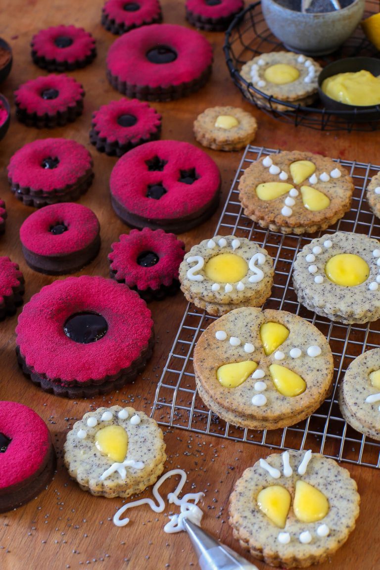 Schoko-Cassis- und Mohn- Zitronen-Spitzbuben | Der Plätzchen Klassiker ...