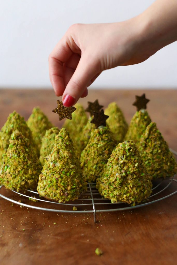 Pistazien Weihnachtsbäume | Gebackene Tannenbäumchen zum Verschenken | Rezept