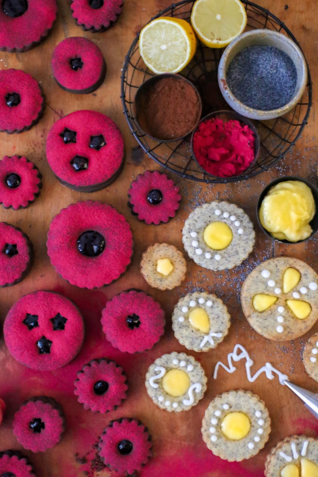 Schoko-Cassis- und Mohn- Zitronen-Spitzbuben | Der Plätzchen Klassiker ...