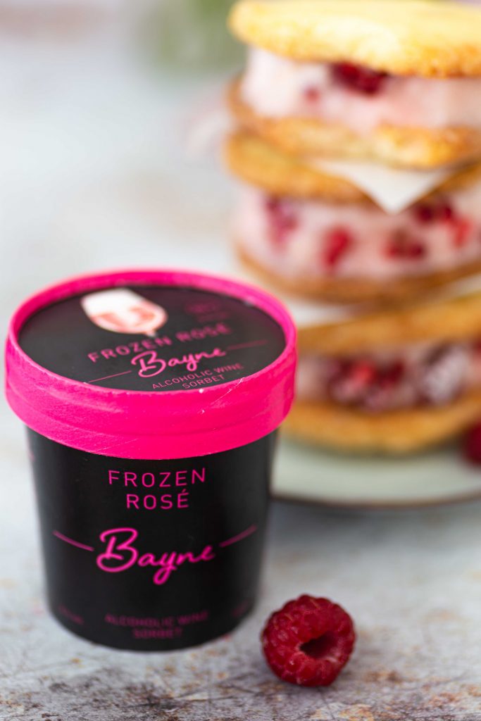 Rezept für beschwipste Ice Cream Sandwiches mit Bayne Frozen Rosé Sorbet | Werbung