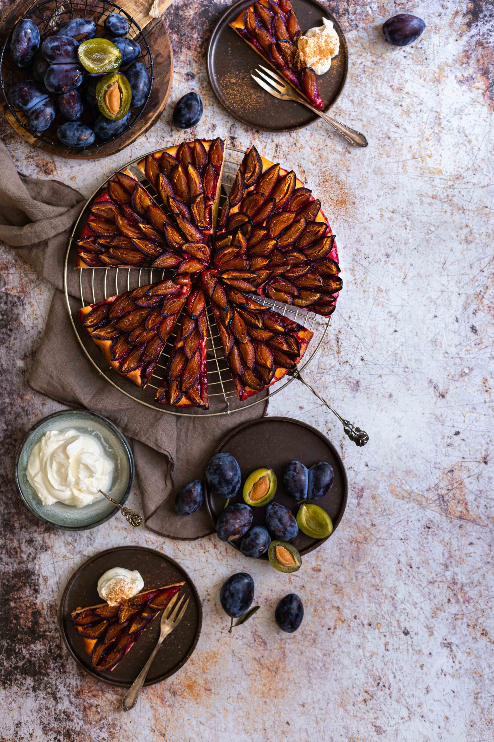 Einfacher Zwetschgenkuchen mit Hefeteig – La Crema