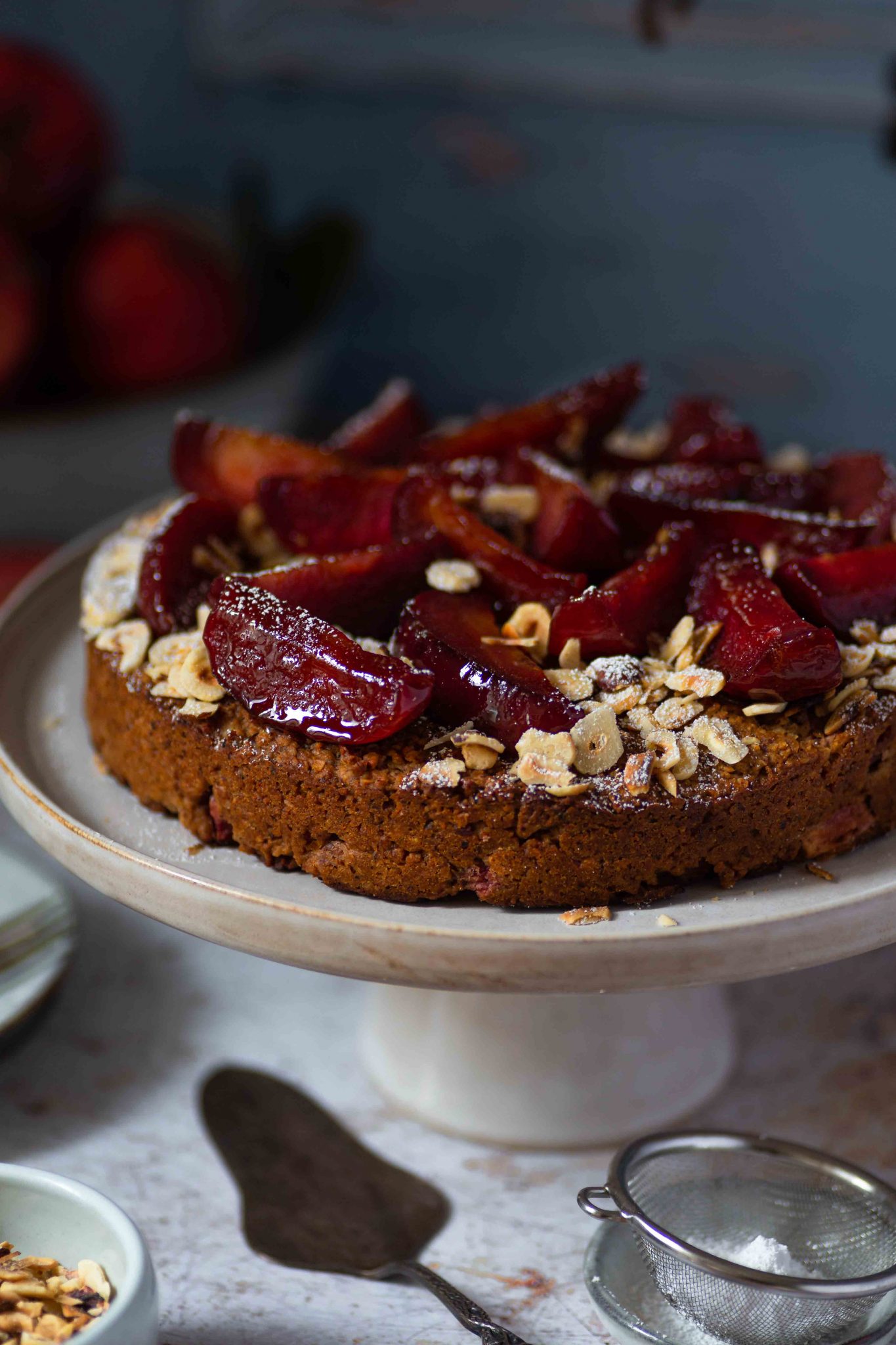 Veganer Apfelkuchen mit Haselnüssen | Glutenfrei – La Crema