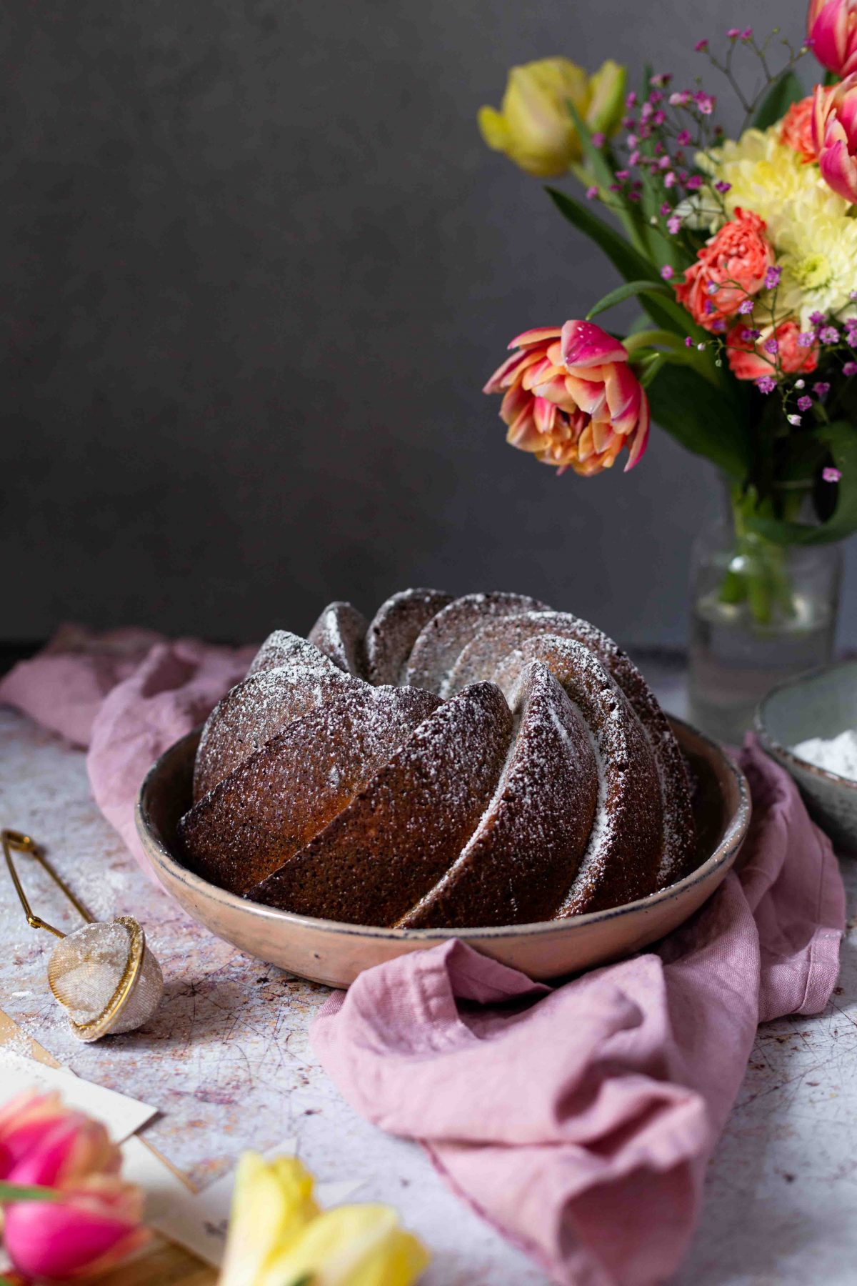 Eierlikör Gugelhupf mit Mohn & Sauerkirschen – La Crema Eierlikör Gugelhupf mit Mohn & Sauerkirschen – La Crema