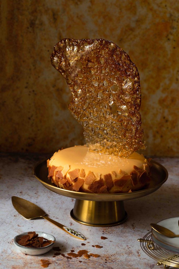 Karamell-Mousse-Torte mit Apfelfüllung & Brownieboden | Rezept