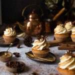 Chai Cupcakes mit Apfel-Kürbis-Chutney & Dulce de Leche | Rezept