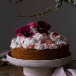 Luftiger Chiffon Cake mit Rhabarber | Rezept