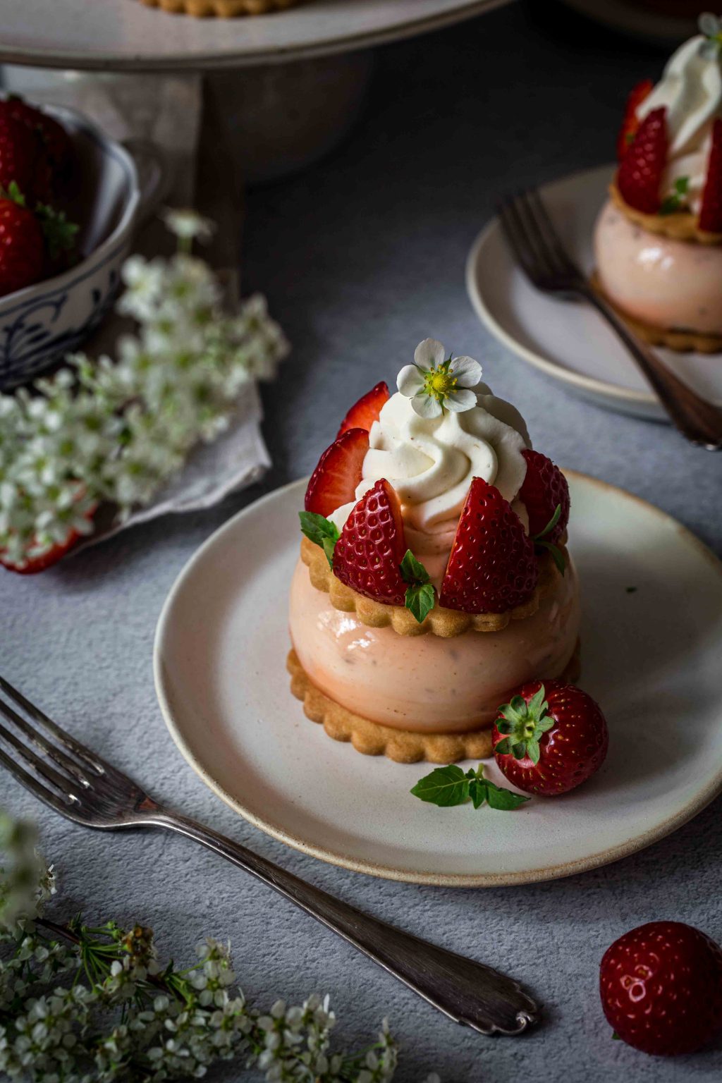 Erdbeer-Basilikum-Törtchen – La Crema