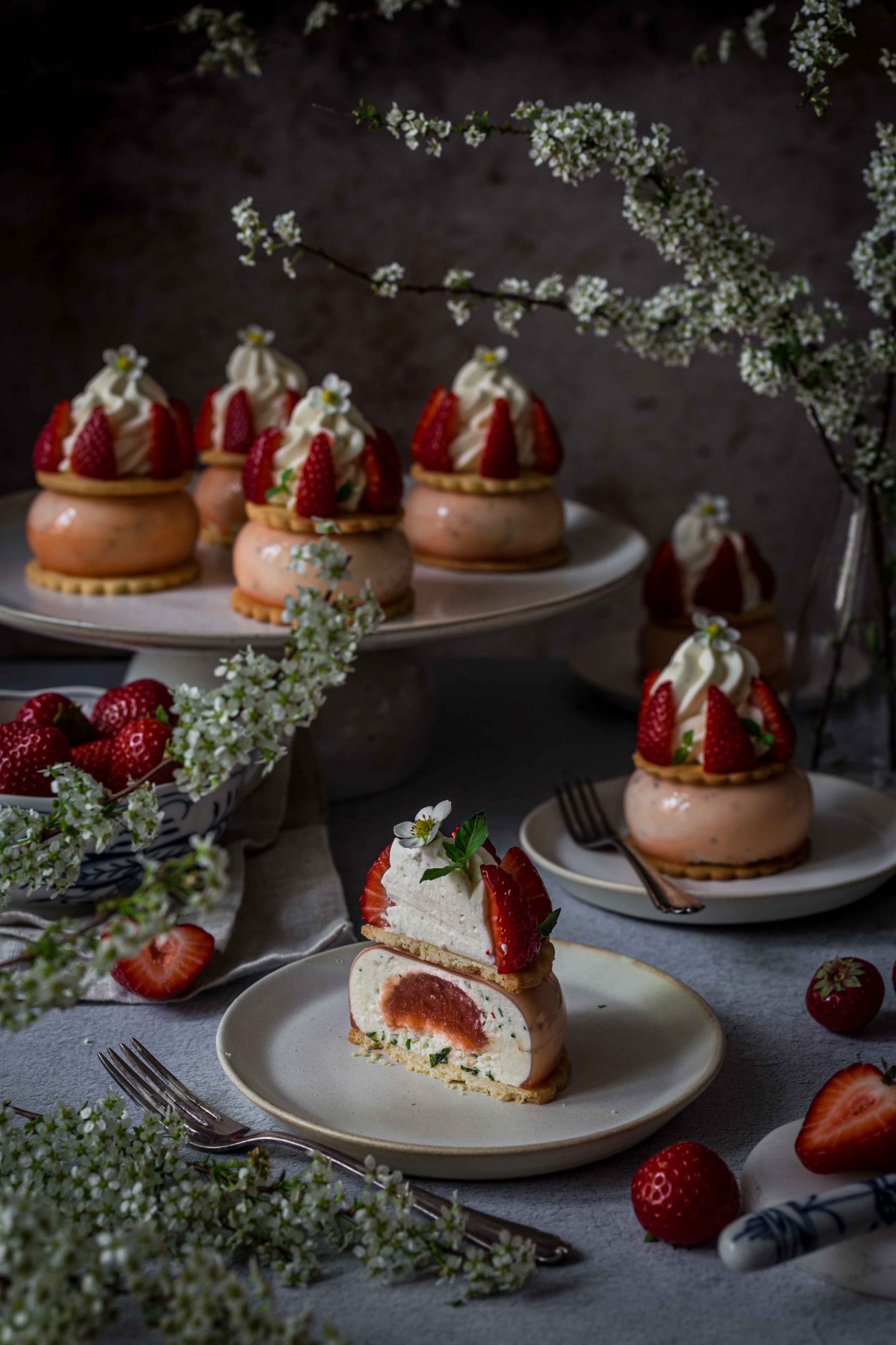 Erdbeer-Basilikum-Törtchen – La Crema