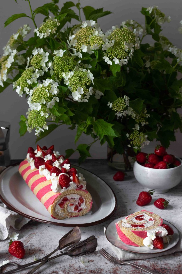 Erdbeer-Biskuitrolle – La Crema