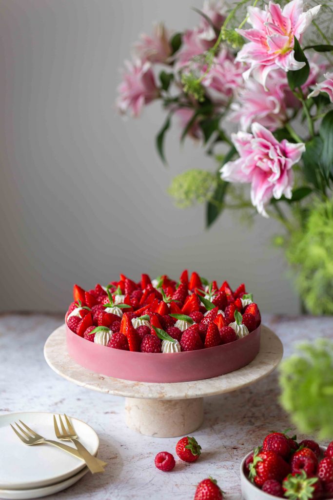 Erdbeer-Himbeer-Tarte mit Ruby-Ganache | Rezept