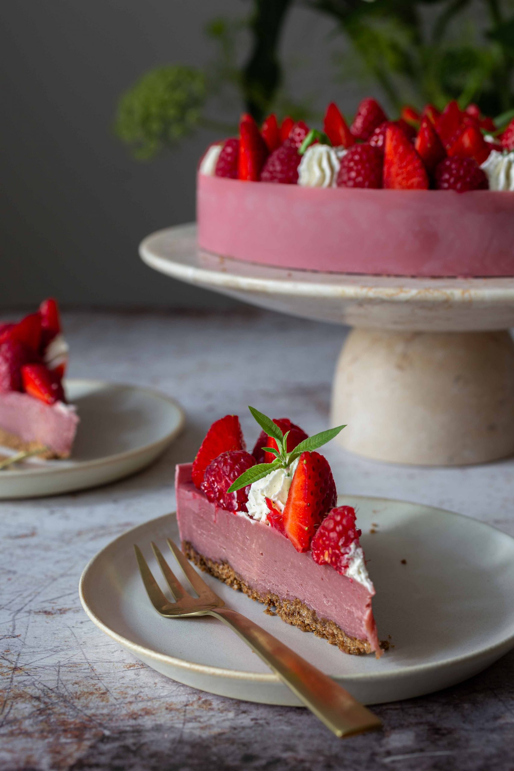 Erdbeer-Himbeer-Tarte mit Ruby-Ganache – La Crema