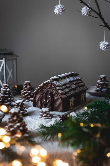 Weihnachtliche Winterhäuschen Torte | Rezept