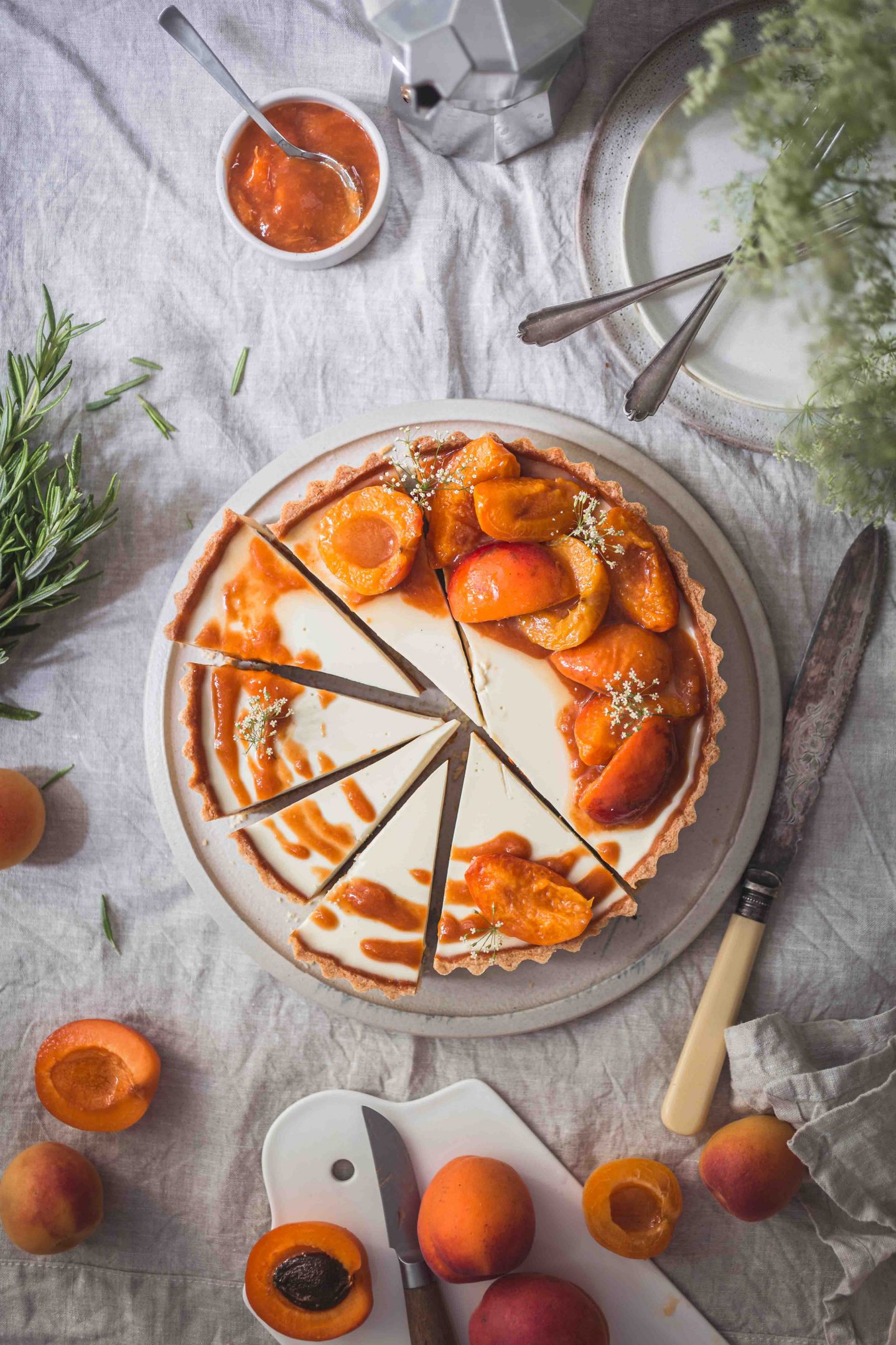 Aprikosen-Tarte mit Rosmarin-Panna Cotta – La Crema