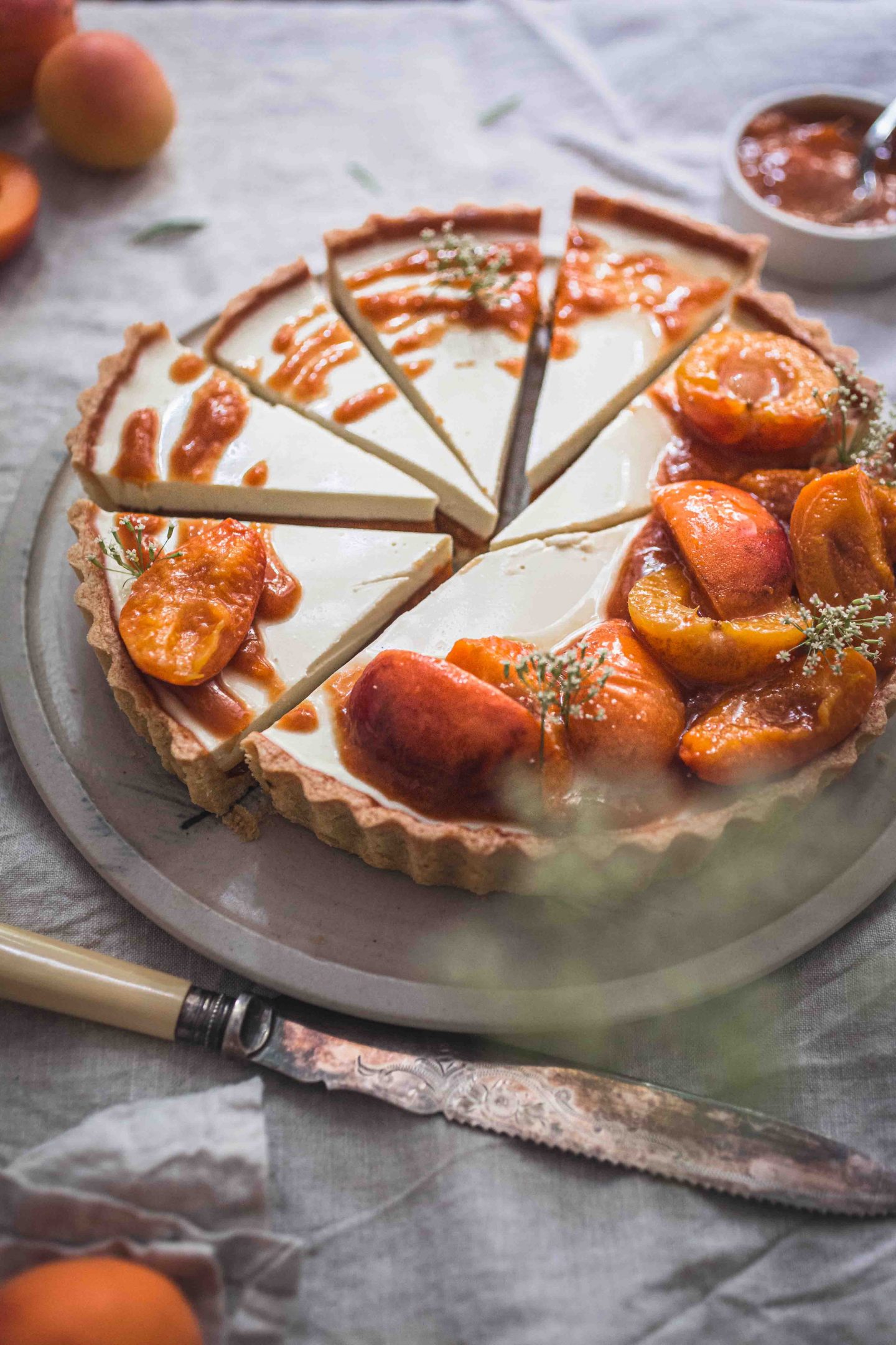 Aprikosen-Tarte mit Rosmarin-Panna Cotta – La Crema