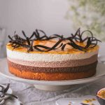 Dreierlei Mousse au Chocolat-Torte mit Passionsfrucht | Rezept