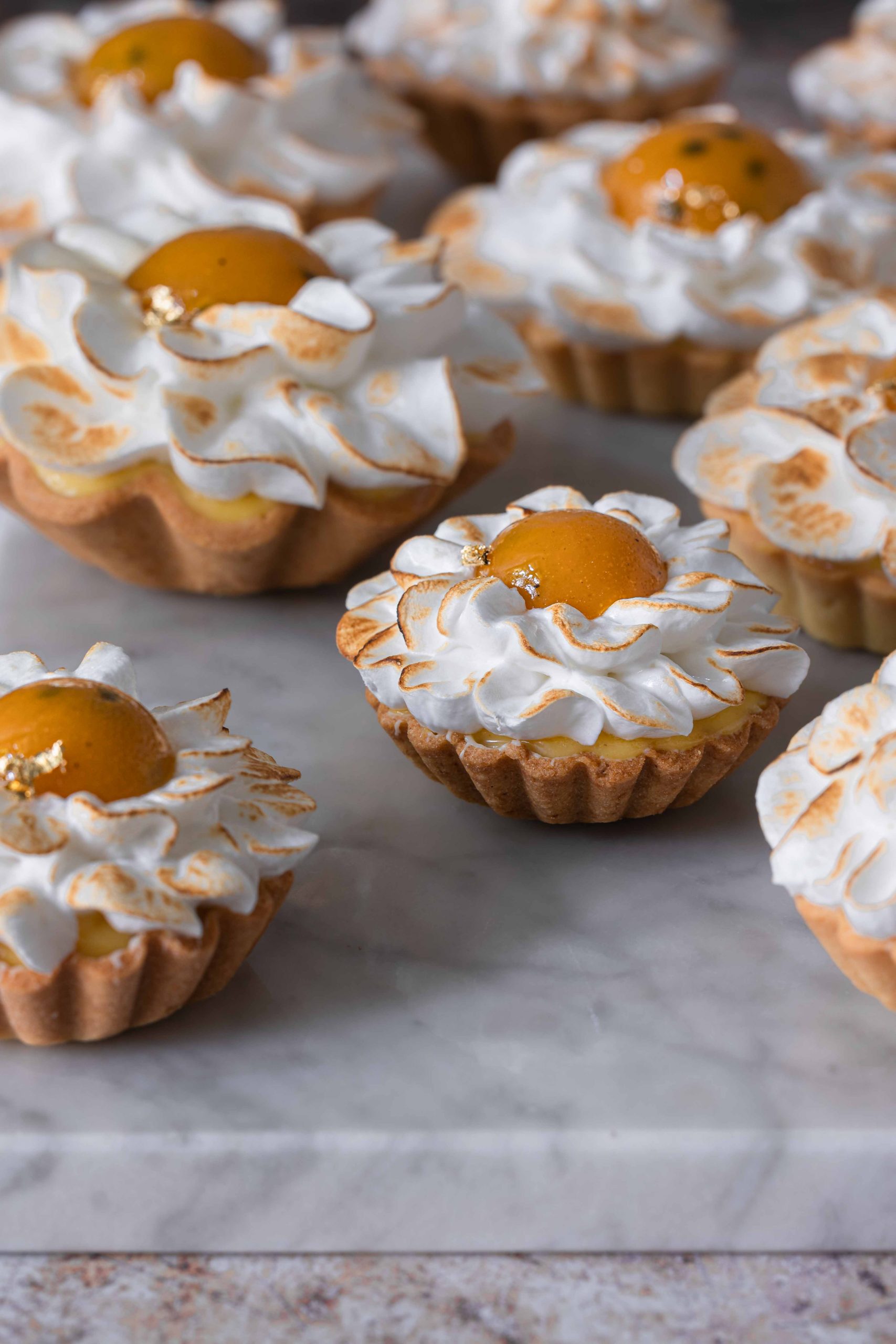 Blumige Passionsfrucht-Tartelettes | Rezept