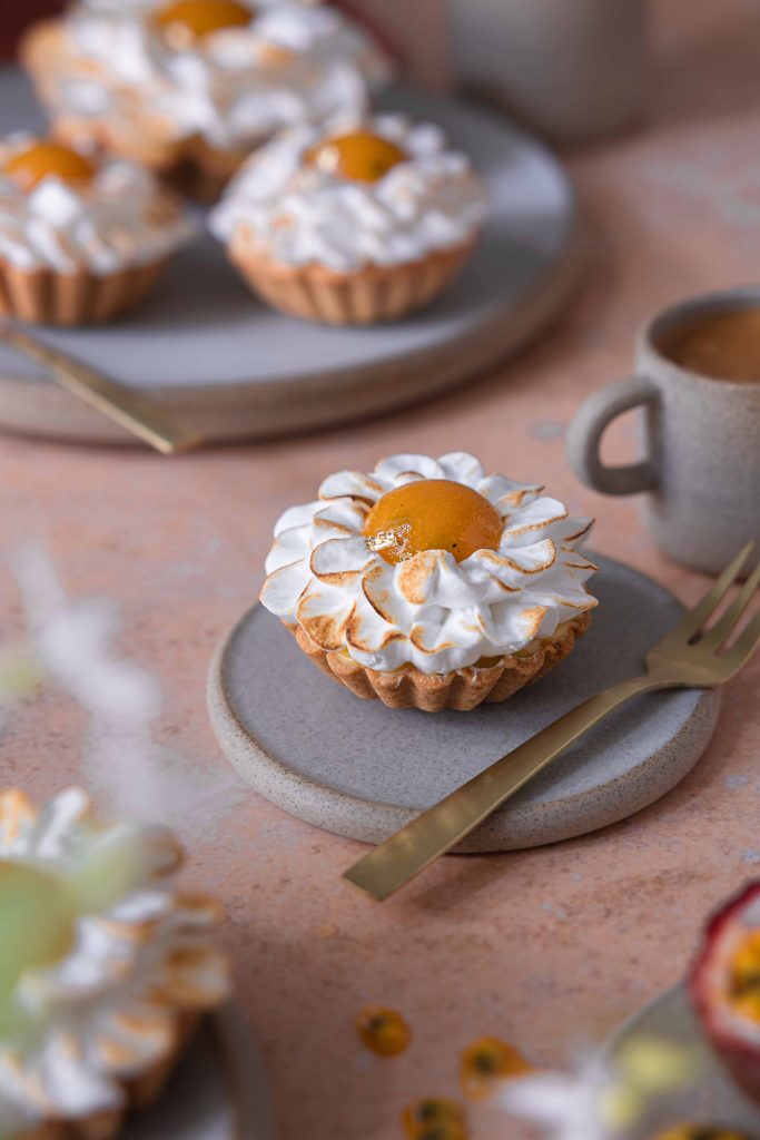 Blumige Passionsfrucht-Tartelettes | Rezept