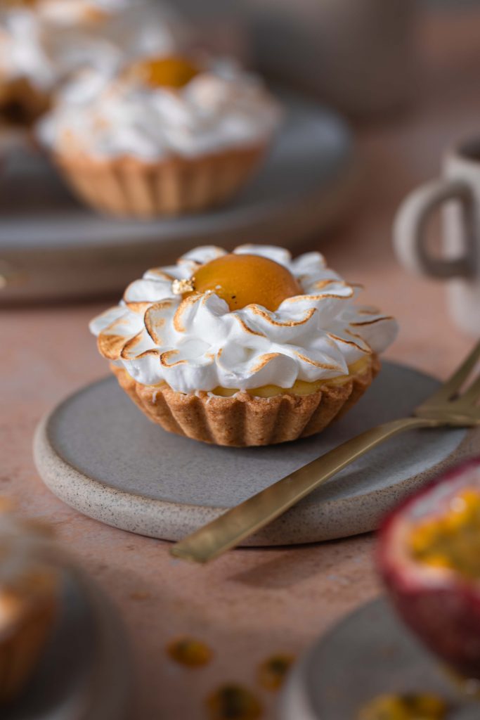Blumige Passionsfrucht-Tartelettes | Rezept