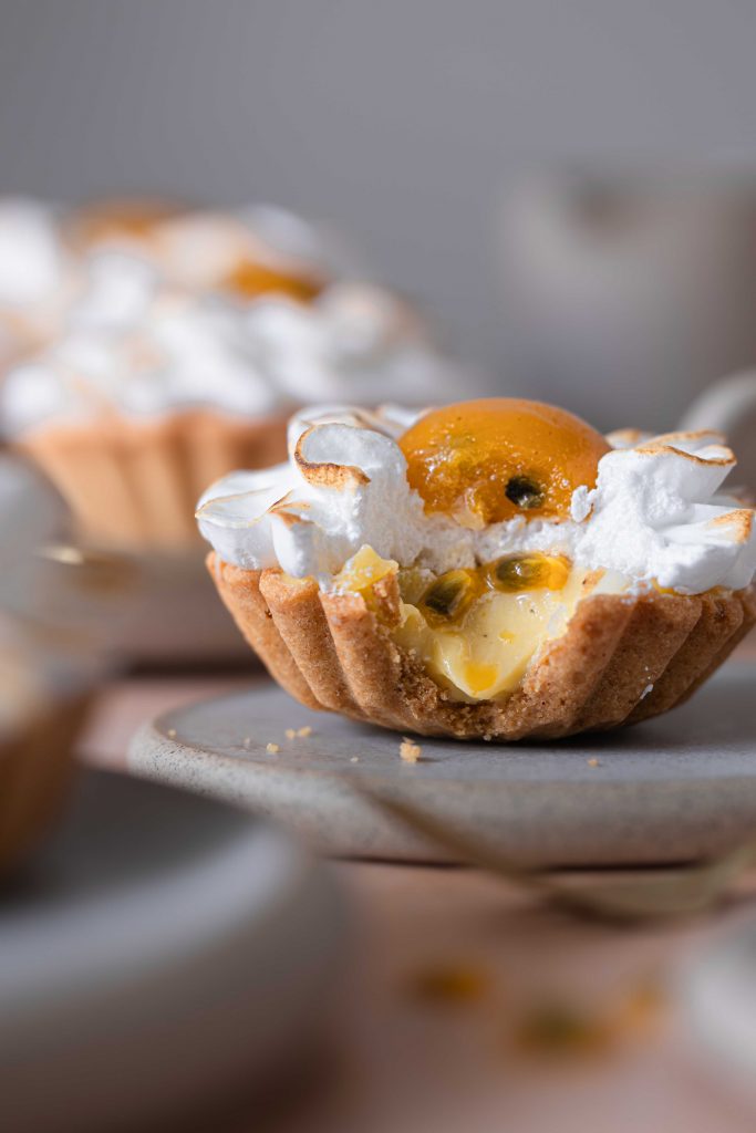 Blumige Passionsfrucht-Tartelettes | Rezept