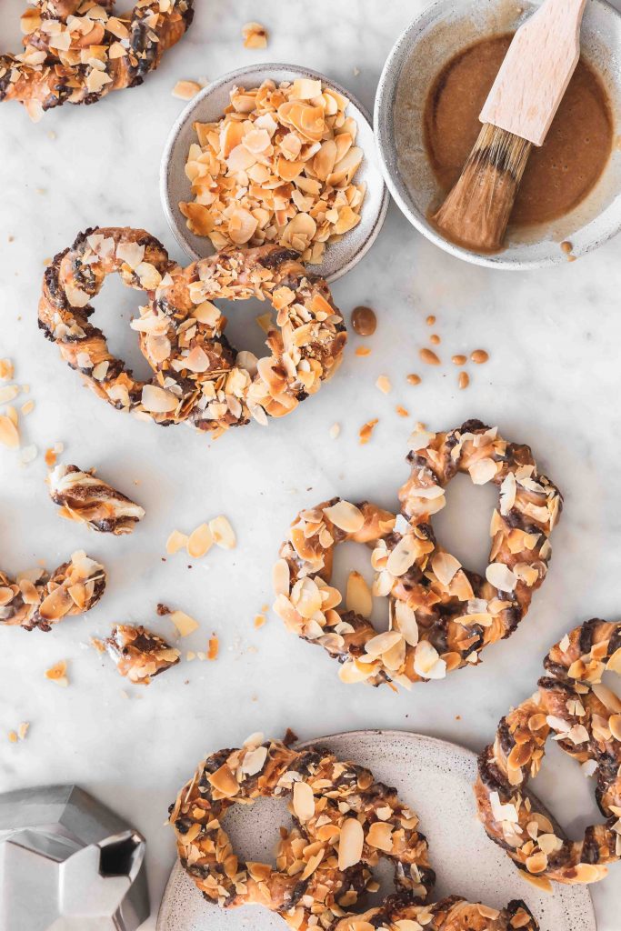 Nougatbrezeln mit Espressoglasur | Rezept