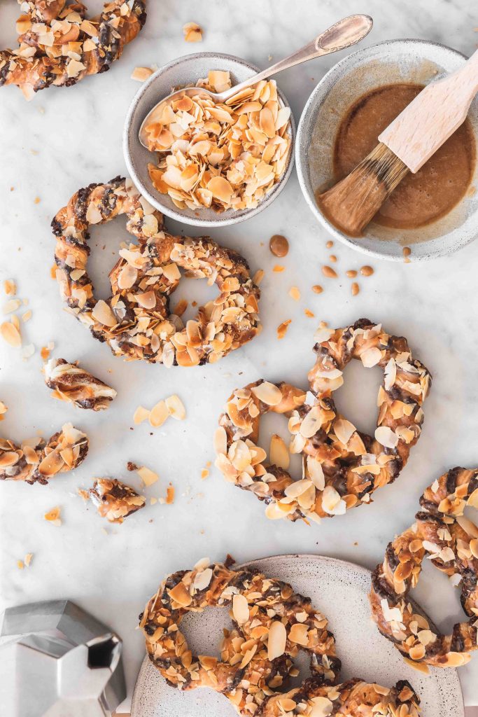 Nougatbrezeln mit Espressoglasur | Rezept