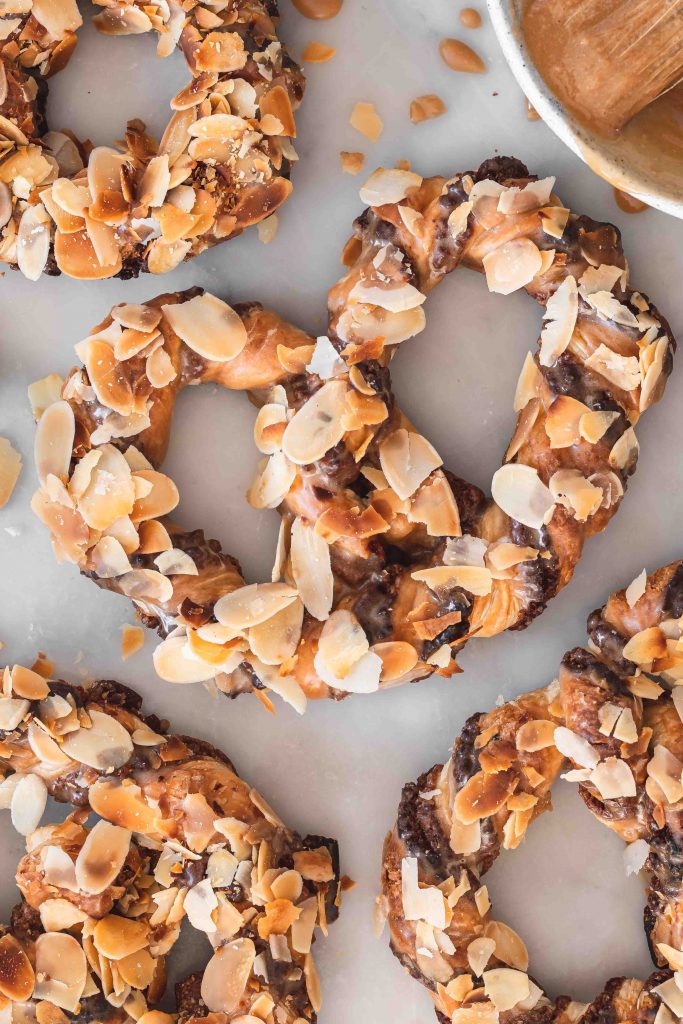 Nougatbrezeln mit Espressoglasur | Rezept