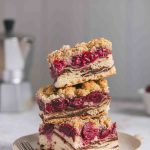 Kirschstreusel vom Blech mit Zwillingsteig | Rezept