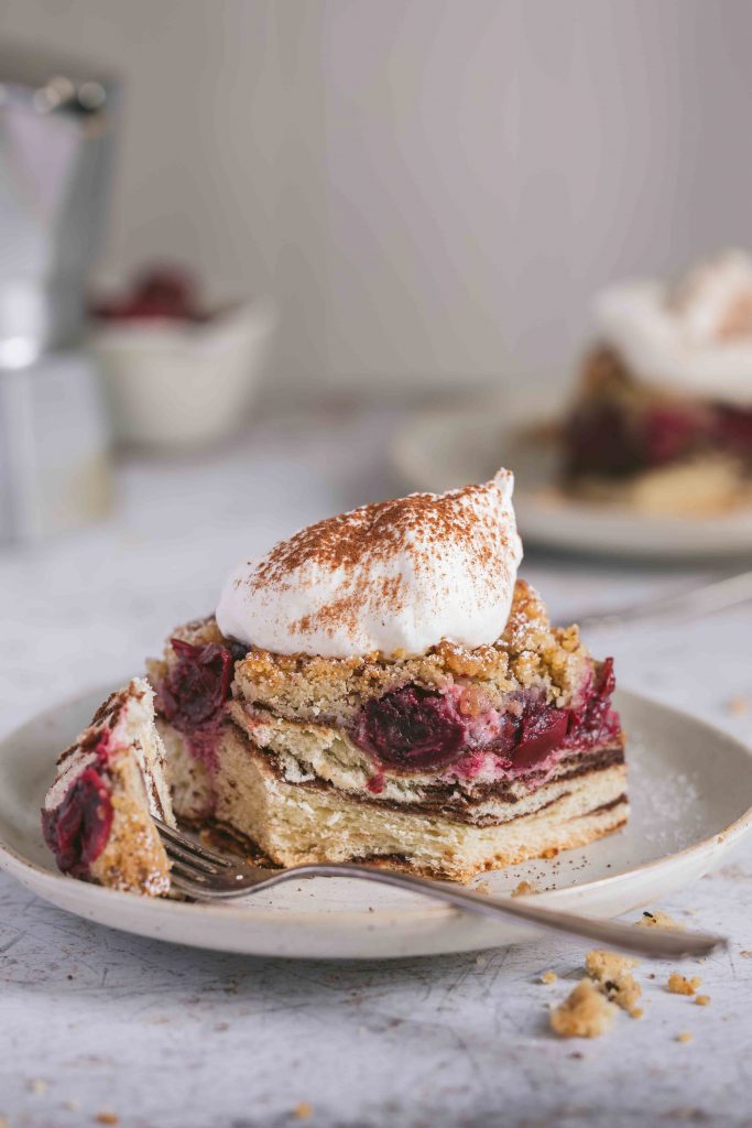 Kirschstreusel vom Blech mit Zwillingsteig | Rezept